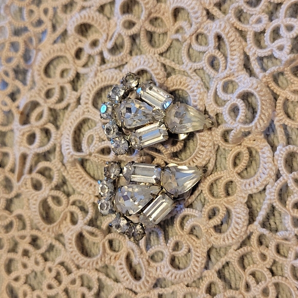 Vintage Clip rhinestone earrings - Picture 1 of 2